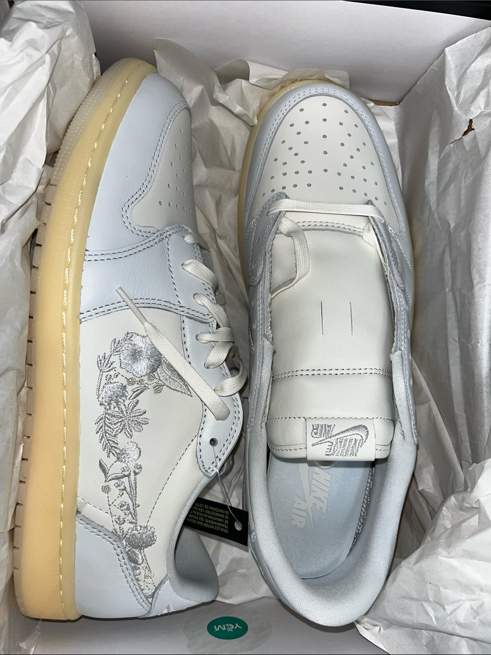 NWT nib 11 floral Jordan Air Jordan 1 Retro Low OG Sail/Off White/Coconut Milk